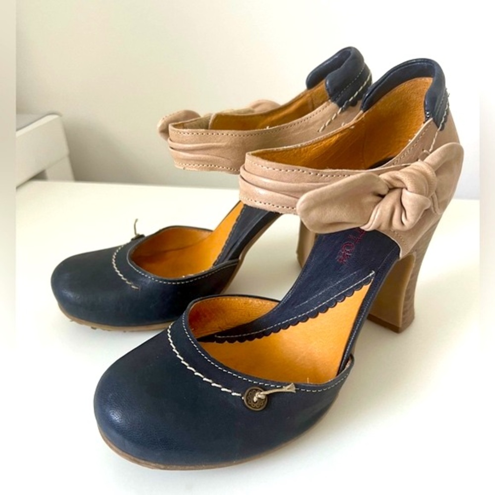Cute Pin up Leather Heels Made in Spain, Blue button. US 7, Blue & Tan